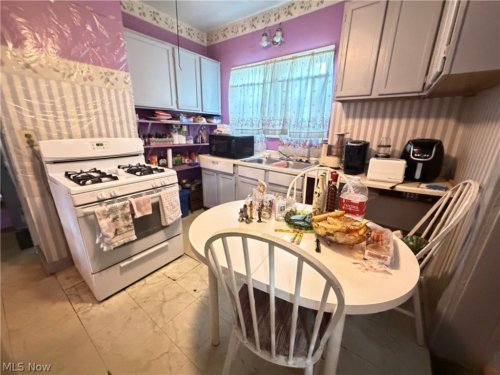 569 Edgewood Avenue Akron OH 44307