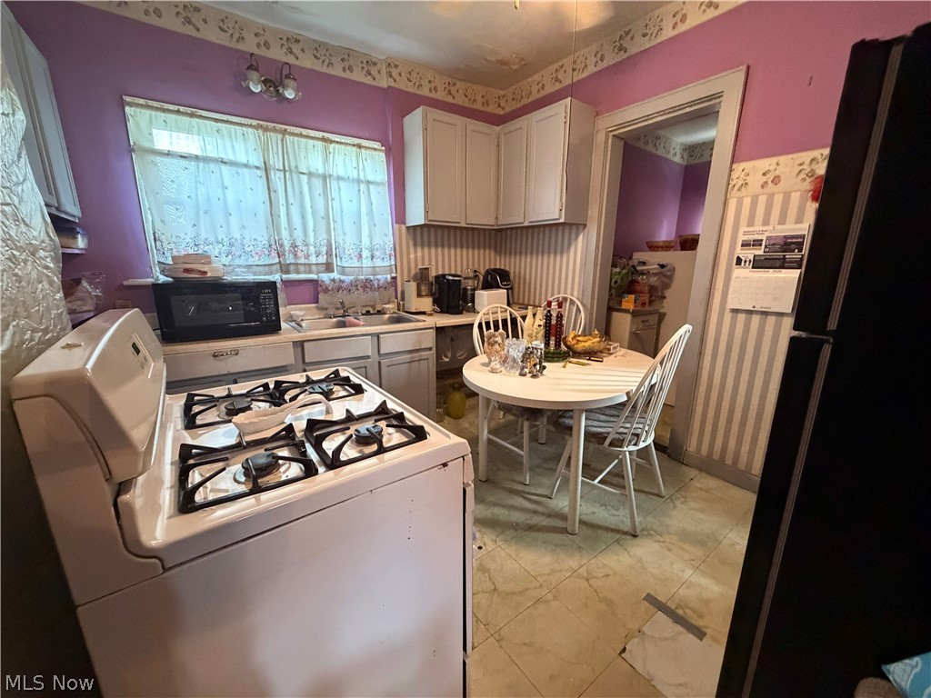 569 Edgewood Avenue Akron OH 44307