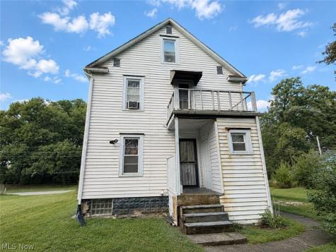 569 Edgewood Avenue Akron OH 44307