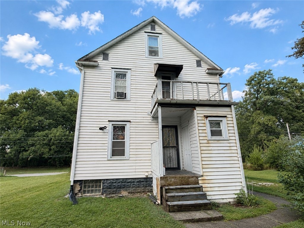 569 Edgewood Avenue Akron OH 44307