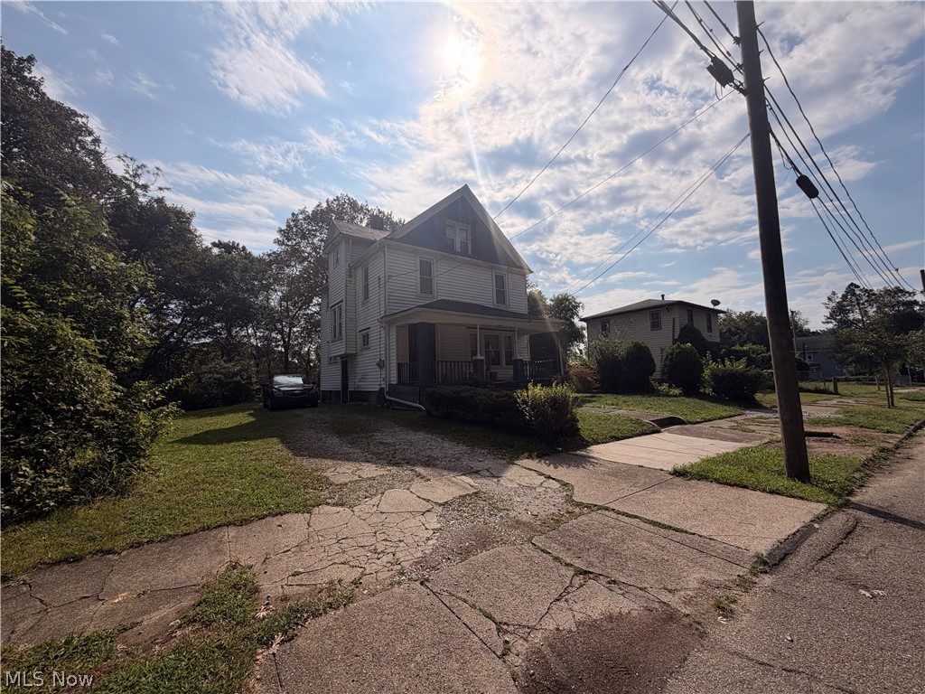 569 Edgewood Avenue Akron OH 44307