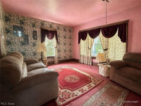 569 Edgewood Avenue Akron OH 44307