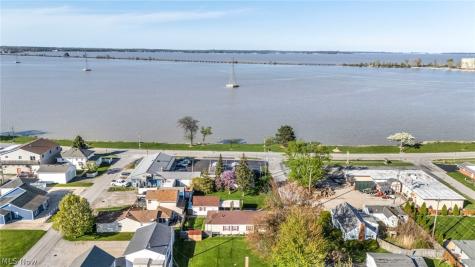 143 Oneida Trail Sandusky OH 44870