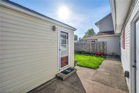 143 Oneida Trail Sandusky OH 44870
