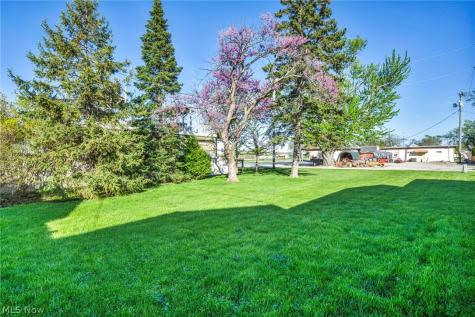 143 Oneida Trail Sandusky OH 44870