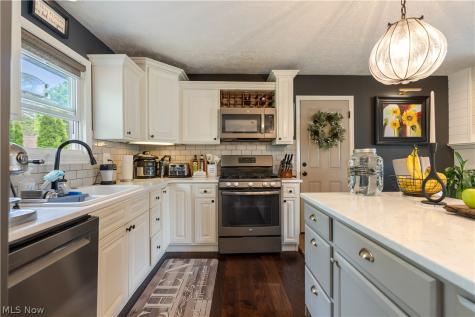 2994 Forestview Street NE Canton OH 44721
