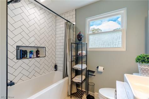 2994 Forestview Street NE Canton OH 44721