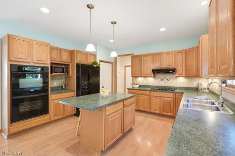 21162 Breckenridge Lane Strongsville OH 44149