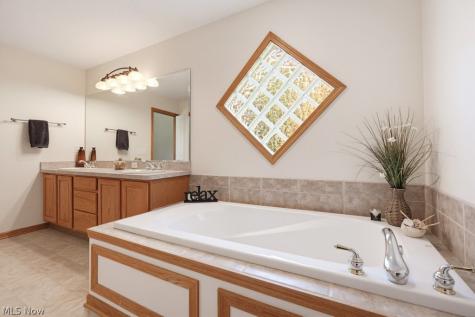 21162 Breckenridge Lane Strongsville OH 44149