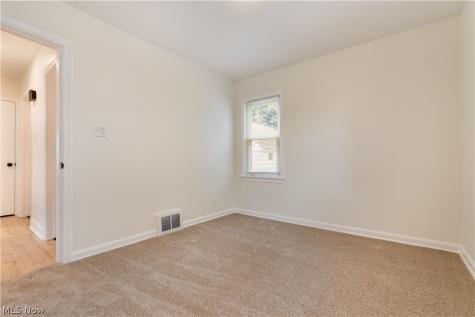 128 Woolf Avenue Akron OH 44312