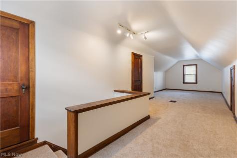 128 Woolf Avenue Akron OH 44312