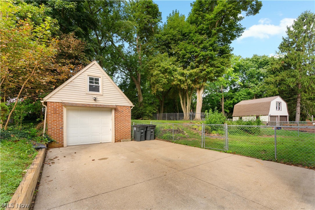 128 Woolf Avenue Akron OH 44312