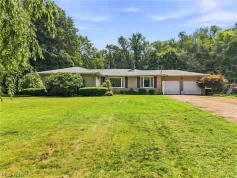 1129 Oak Tree Road Akron OH 44320