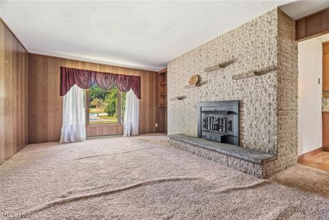 1129 Oak Tree Road Akron OH 44320