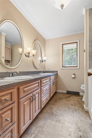 1129 Oak Tree Road Akron OH 44320