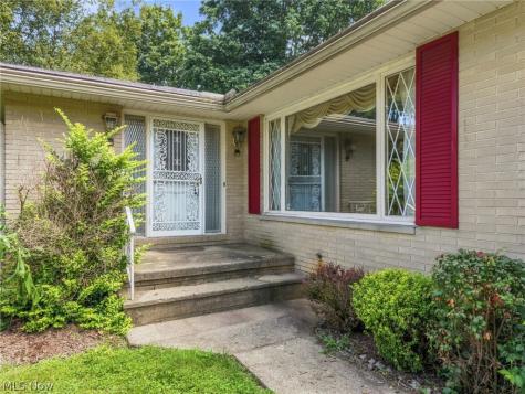 1129 Oak Tree Road Akron OH 44320