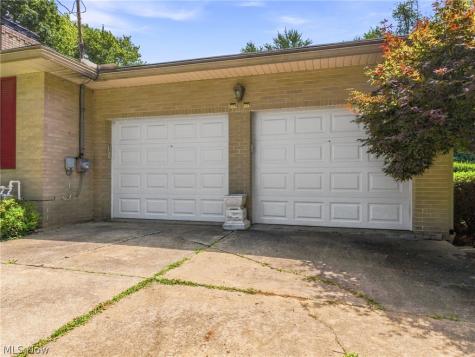 1129 Oak Tree Road Akron OH 44320