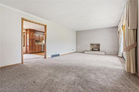 1129 Oak Tree Road Akron OH 44320