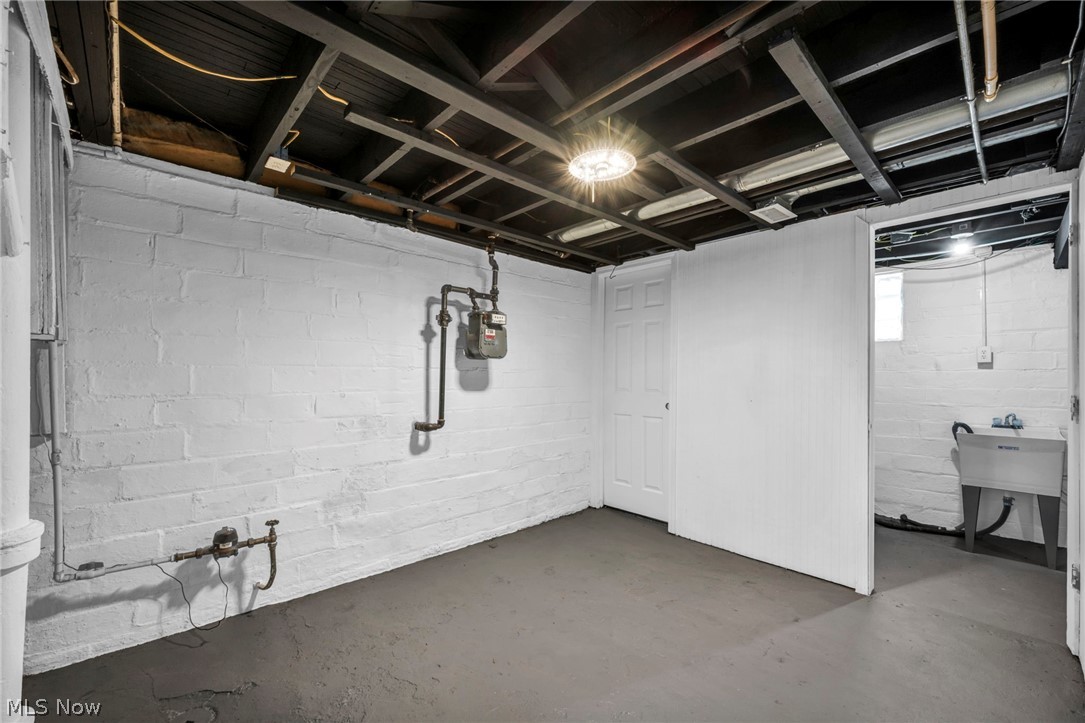 2153 W 106th Street Cleveland OH 44102