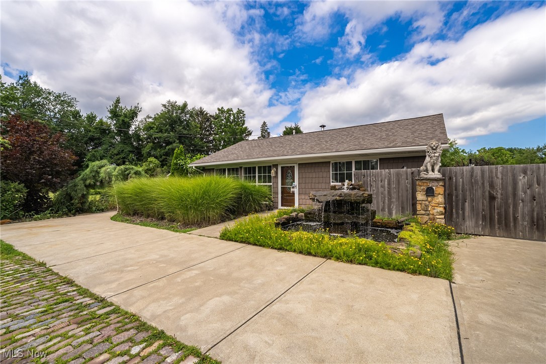 4720 Grayton Road Cleveland OH 44135