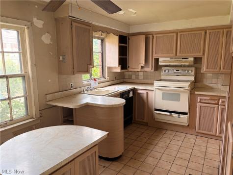 3715 Strathavon Road Shaker Heights OH 44120