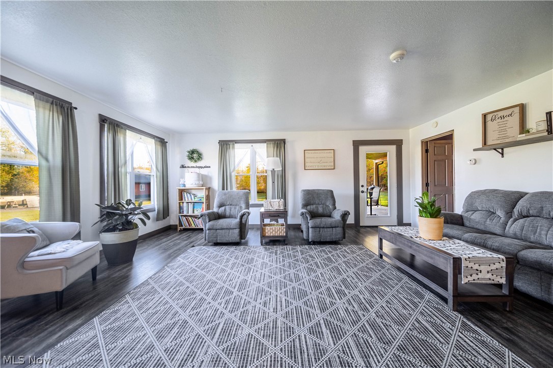 6988 North Park Road Bristolville OH 44402