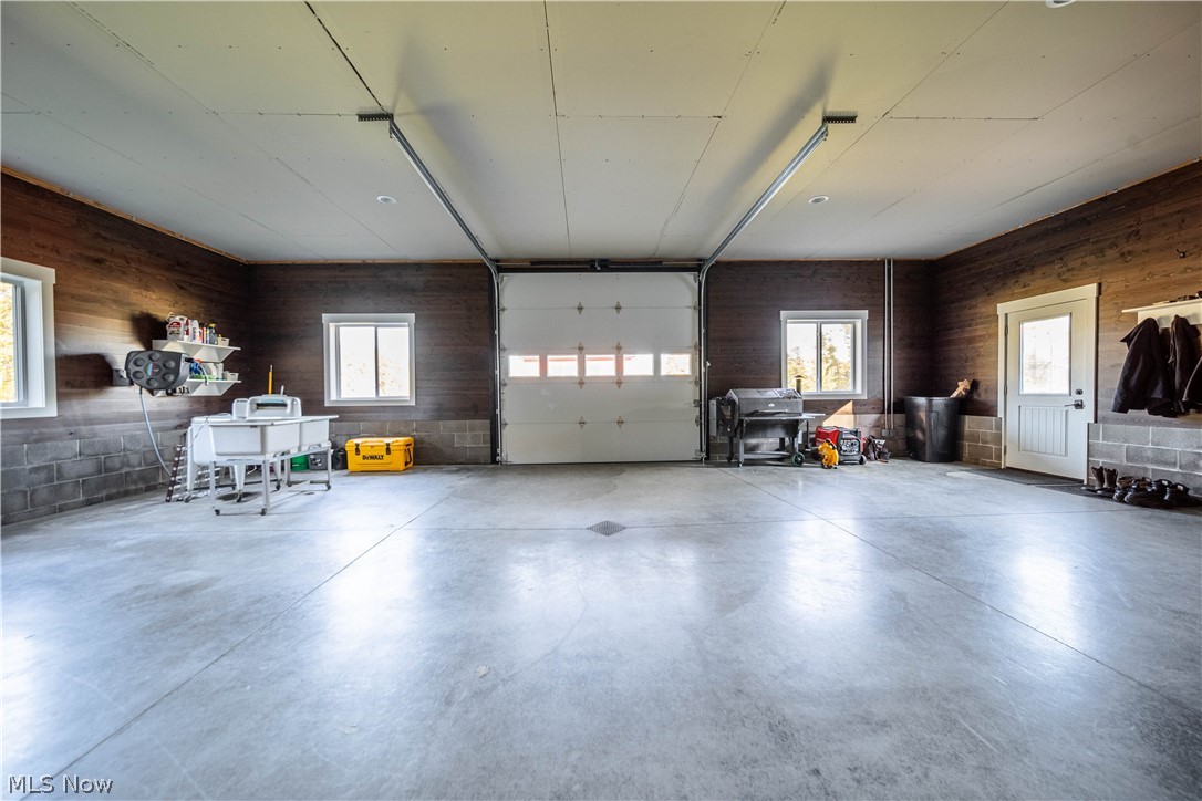 6988 North Park Road Bristolville OH 44402