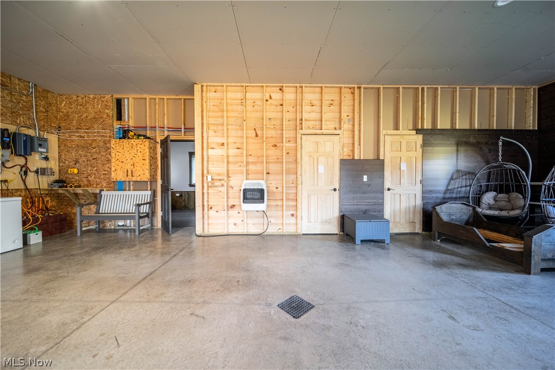 6988 North Park Road Bristolville OH 44402