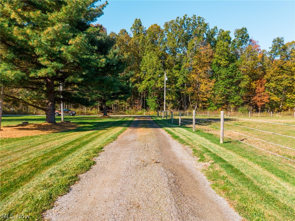 6988 North Park Road Bristolville OH 44402