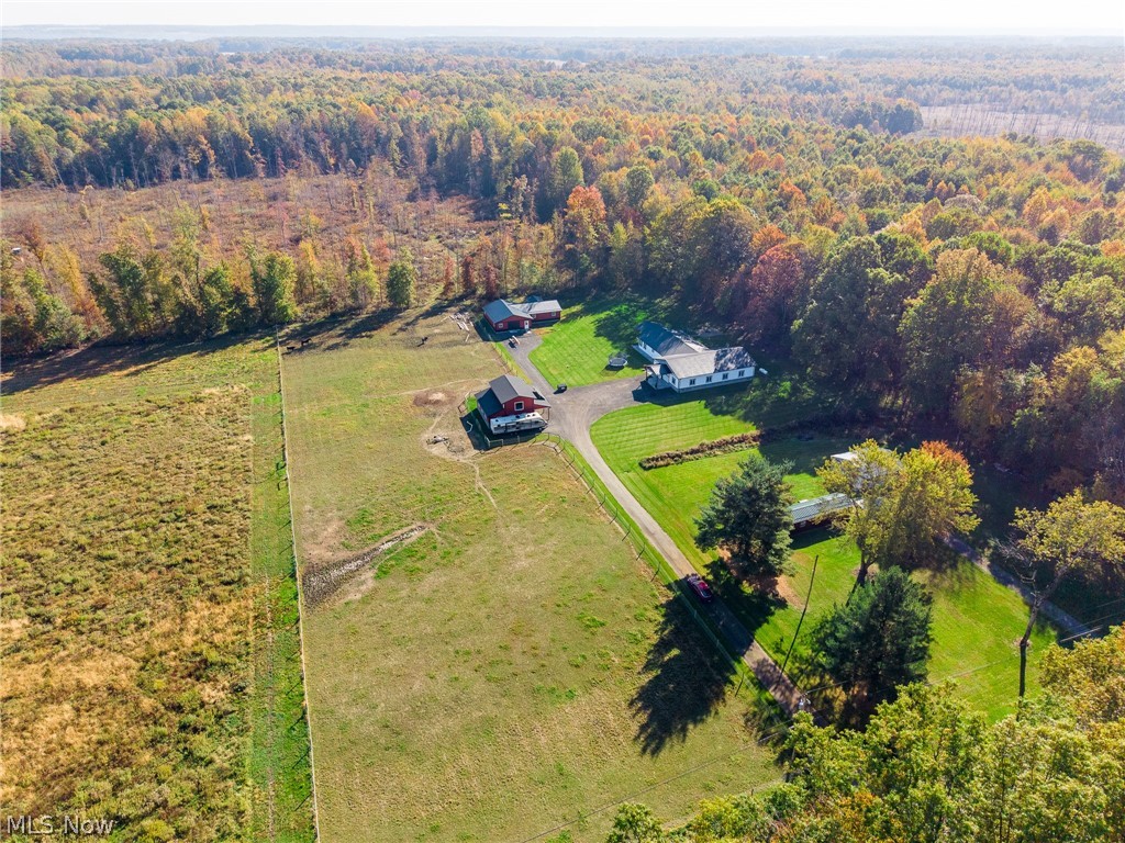 6988 North Park Road Bristolville OH 44402