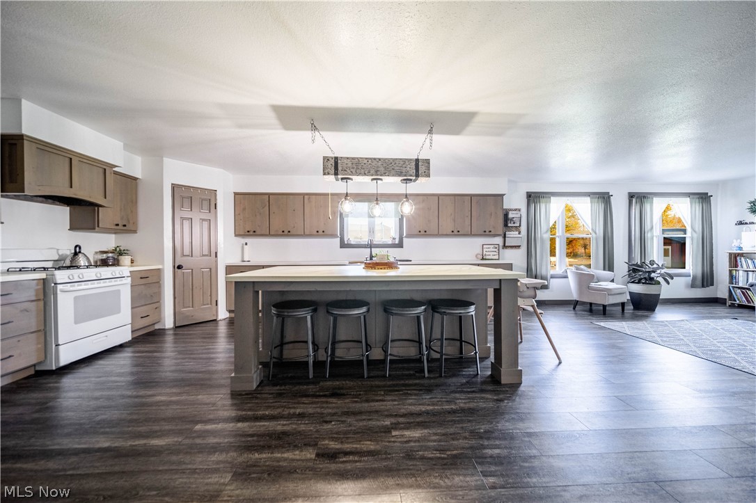 6988 North Park Road Bristolville OH 44402