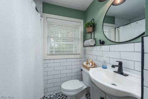 577 Canterbury Road Bay Village OH 44140