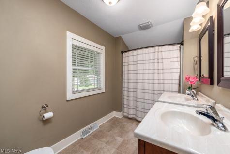 577 Canterbury Road Bay Village OH 44140