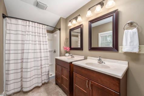 577 Canterbury Road Bay Village OH 44140