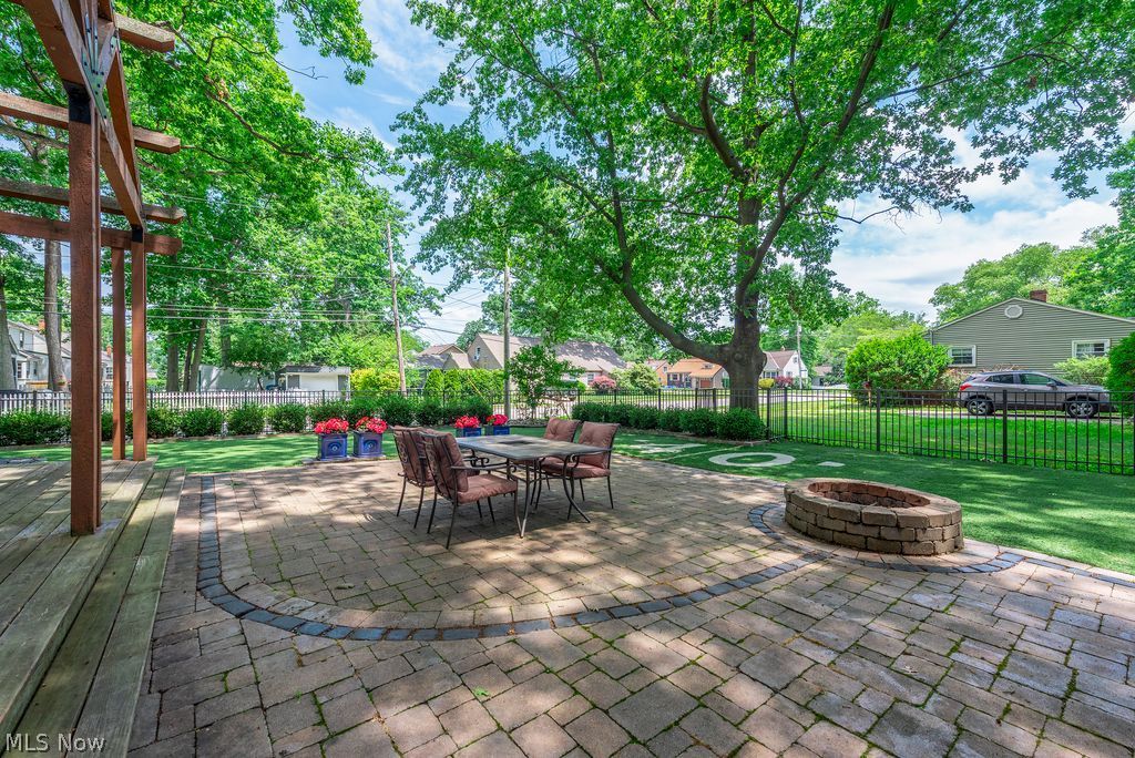 577 Canterbury Road Bay Village OH 44140