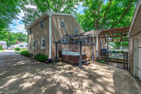 577 Canterbury Road Bay Village OH 44140