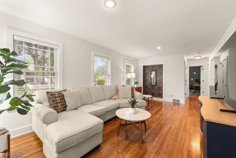 577 Canterbury Road Bay Village OH 44140
