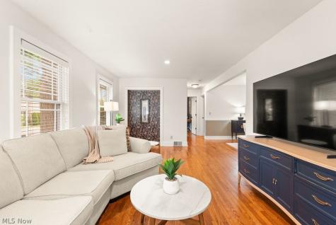 577 Canterbury Road Bay Village OH 44140