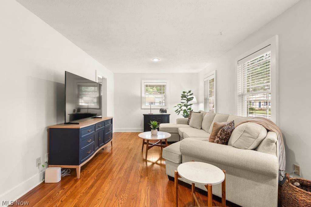 577 Canterbury Road Bay Village OH 44140