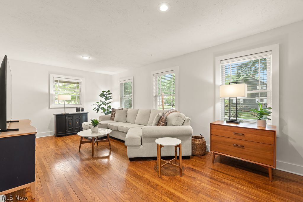 577 Canterbury Road Bay Village OH 44140