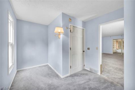 2615 Country Squire Street NW Uniontown OH 44685