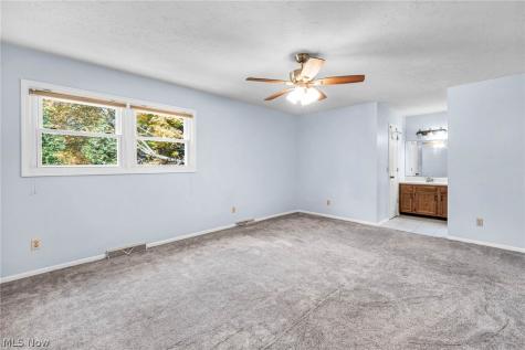 2615 Country Squire Street NW Uniontown OH 44685