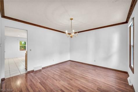 2615 Country Squire Street NW Uniontown OH 44685