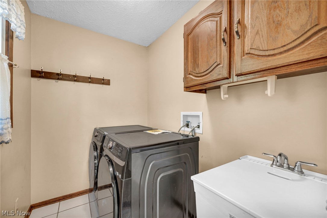 2615 Country Squire Street NW Uniontown OH 44685