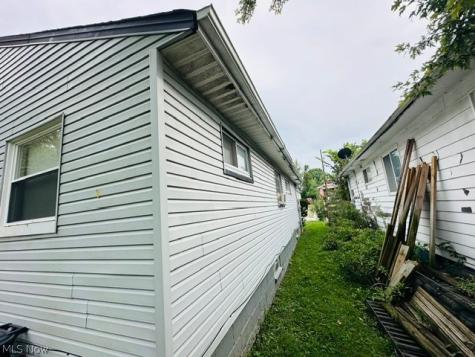 16709 Fairfax Avenue Cleveland OH 44128