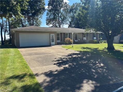 2014 Hillocke Street Louisville OH 44641