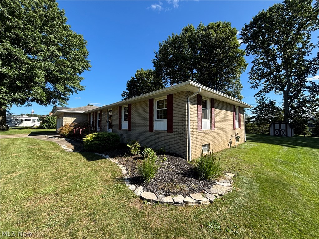 2014 Hillocke Street Louisville OH 44641