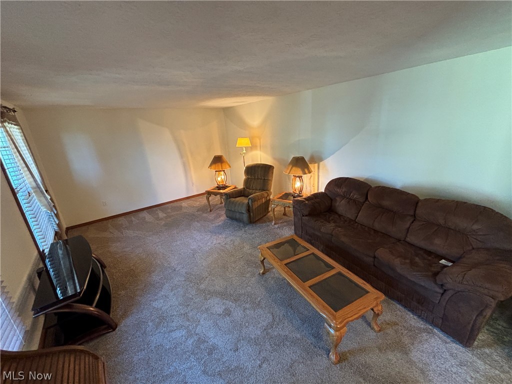 2014 Hillocke Street Louisville OH 44641