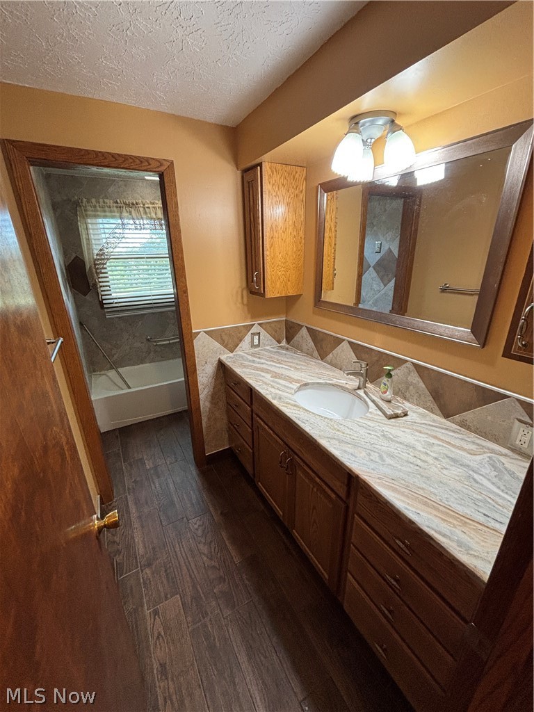 2014 Hillocke Street Louisville OH 44641