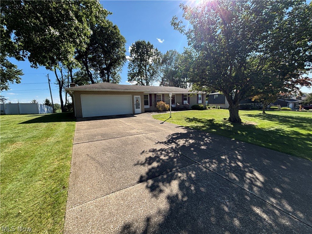 2014 Hillocke Street Louisville OH 44641